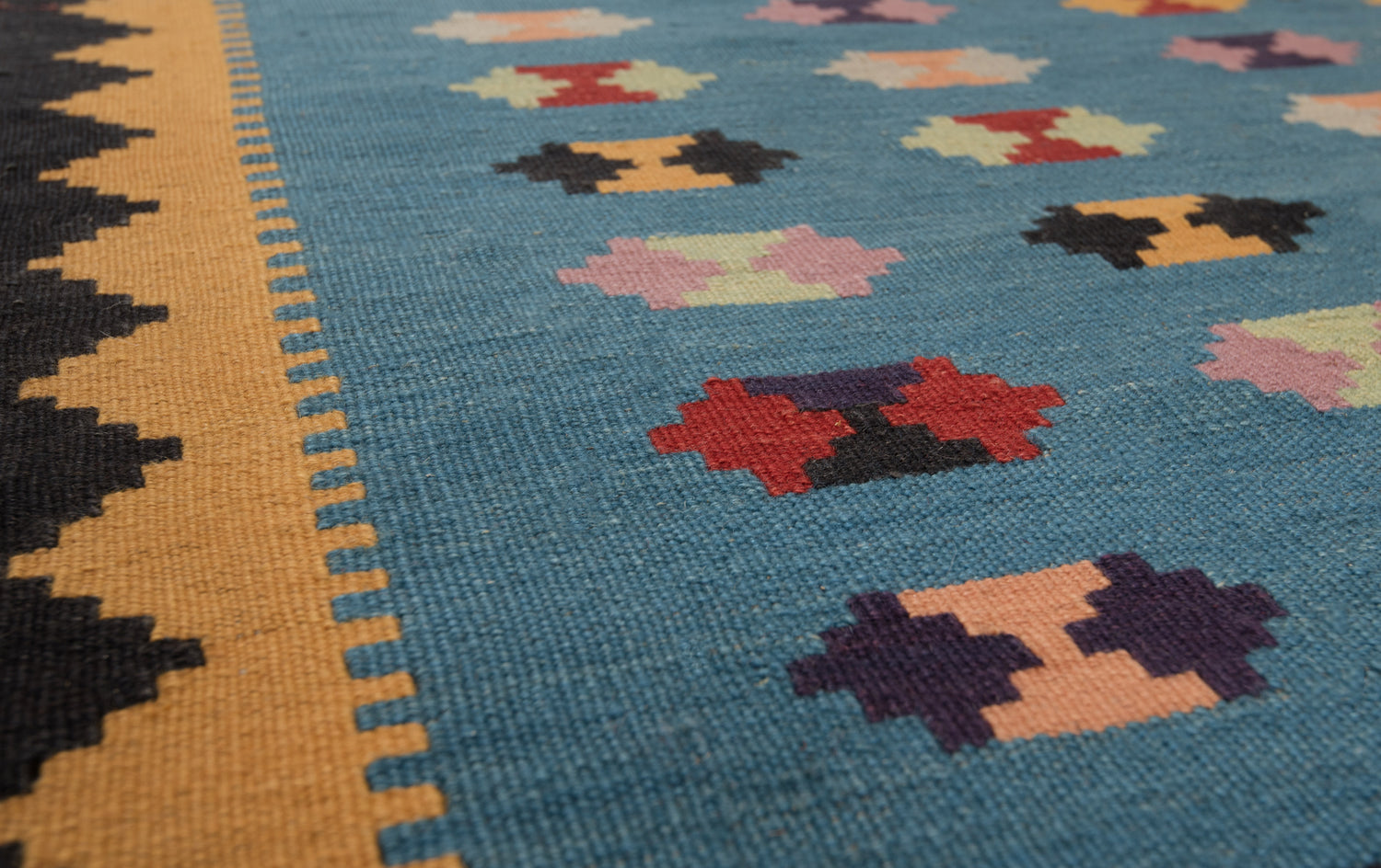 Persian Kilim | 303 x 82 cm