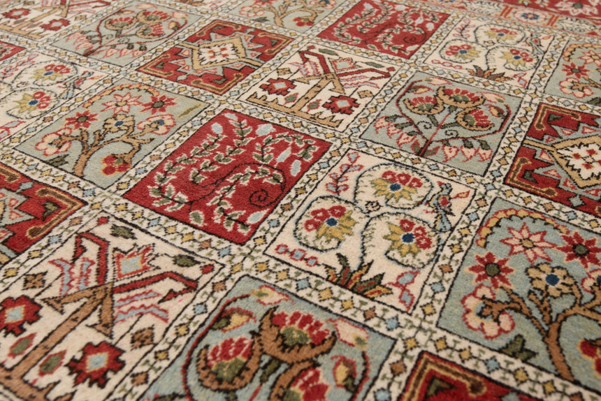 Qom Persian rug | 214 x 132 cm