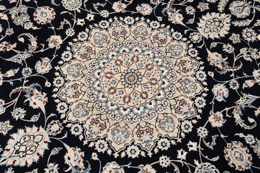 Nain 9la Persian Rug | 395 x 295 cm