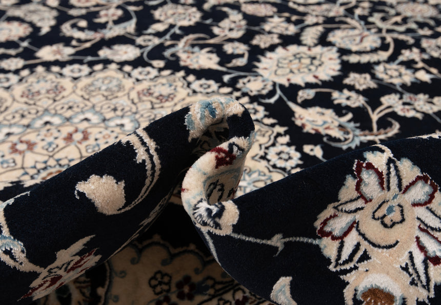 Nain 9la Persian Rug | 395 x 295 cm