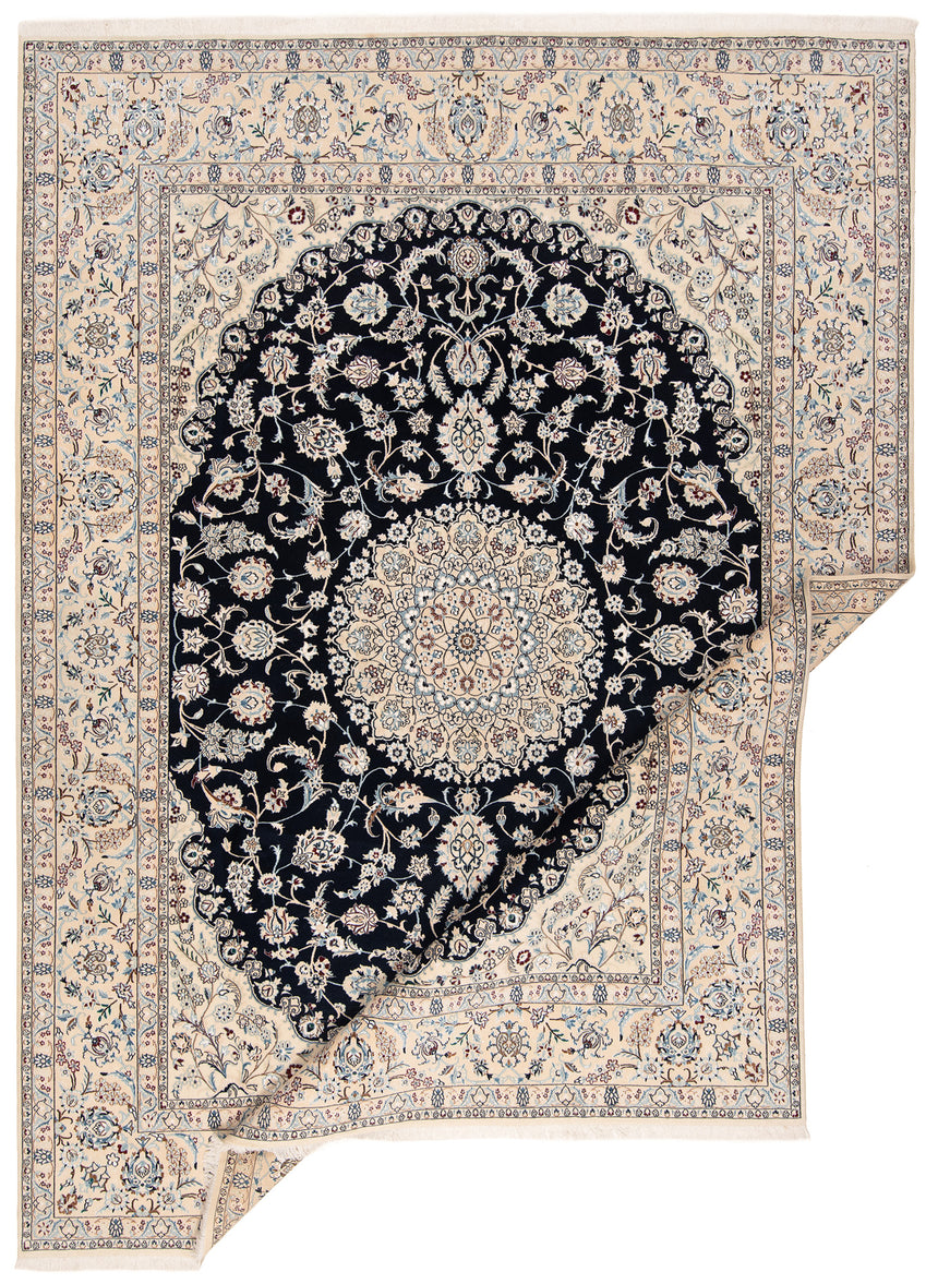 Nain 9la Persian Rug | 395 x 295 cm
