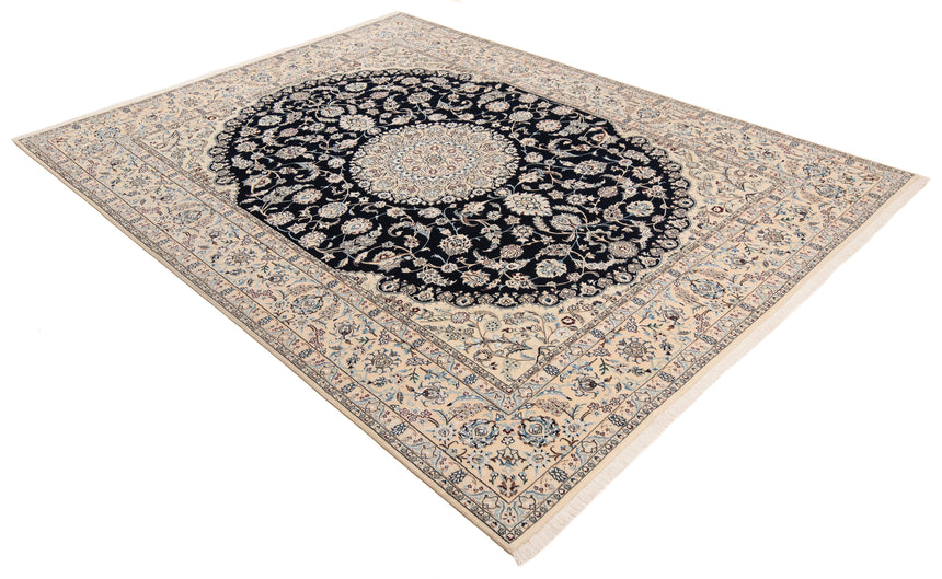 Nain 9la Persian Rug | 395 x 295 cm