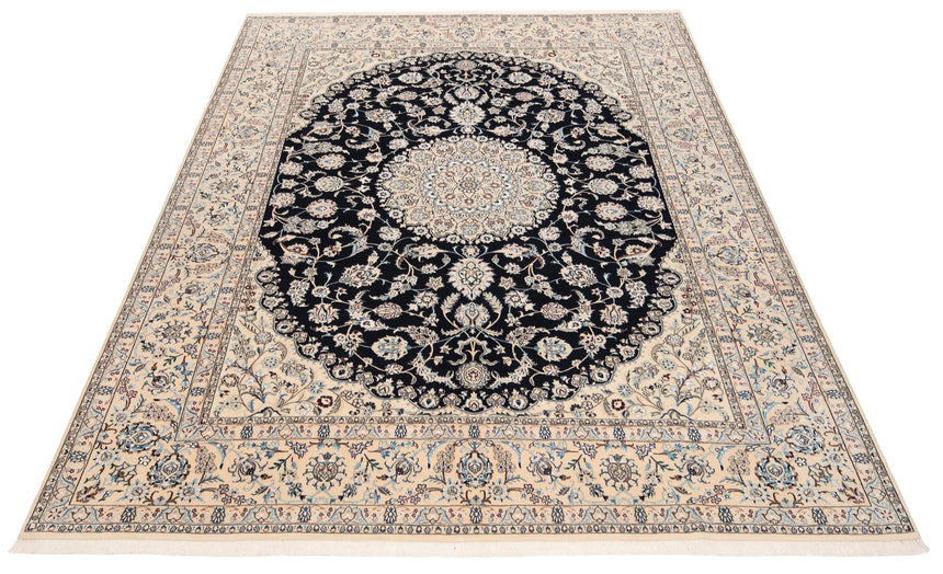 Nain 9la Persian Rug | 395 x 295 cm