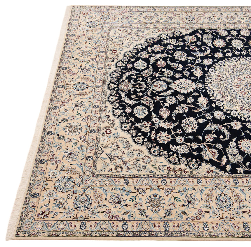 Nain 9la Persian Rug | 395 x 295 cm