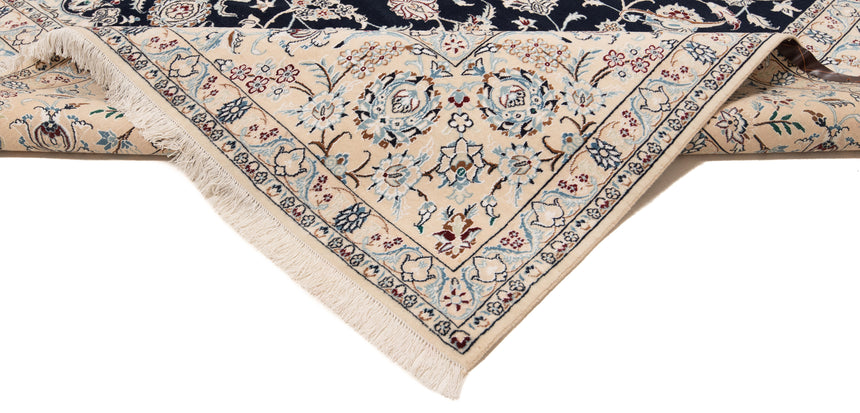 Nain 9la Persian Rug | 395 x 295 cm