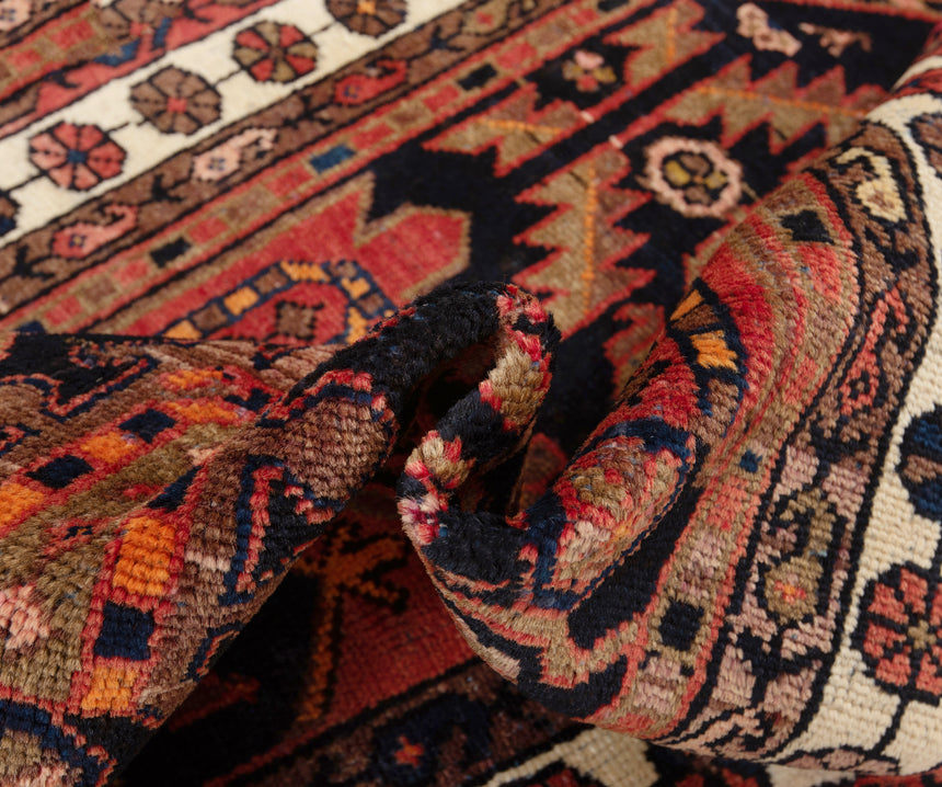 Hamedan Persian Rug | 167 x 101 cm