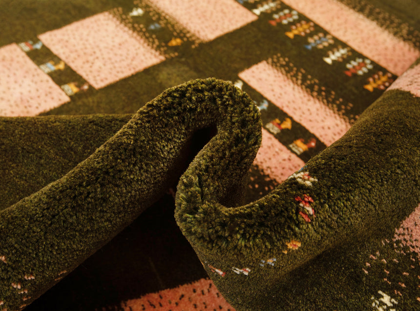 Gabbeh Persian Rug | 196 x 152 cm