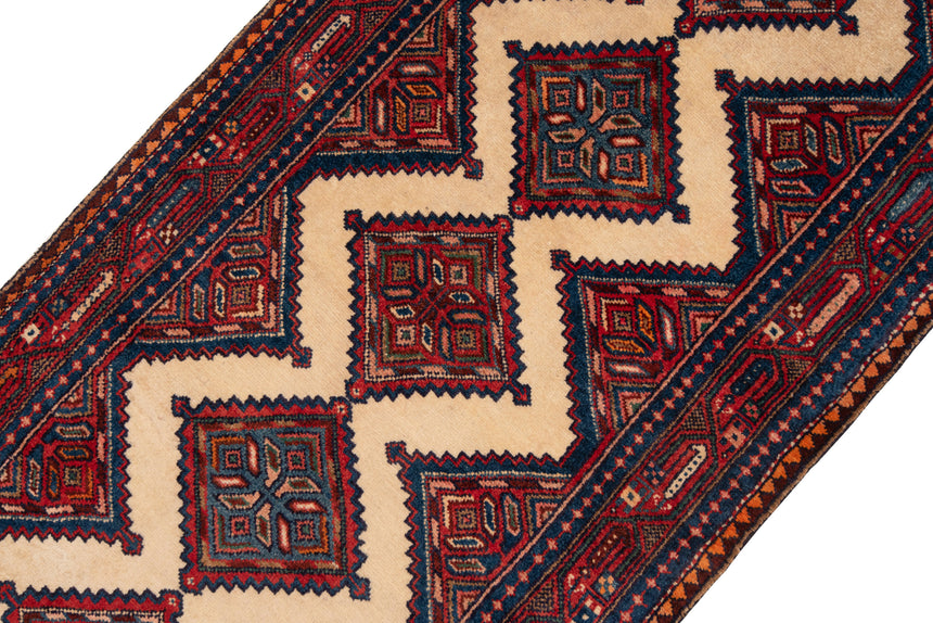 Hamedan Persian rug | 323 x 92 cm