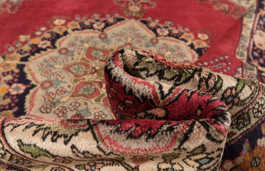 Tabriz Persian rug | 285 x 203 cm