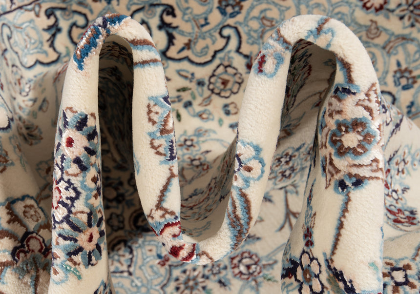 Nain 9la Persian Rug | 345 x 240 cm