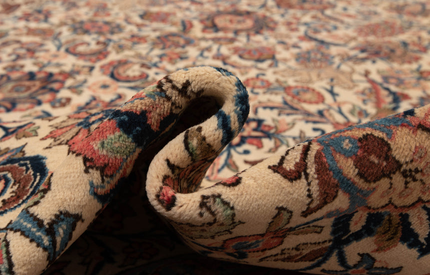 Antique Persian Isfahan Rug, 80 Years Old | 527 x 368 cm