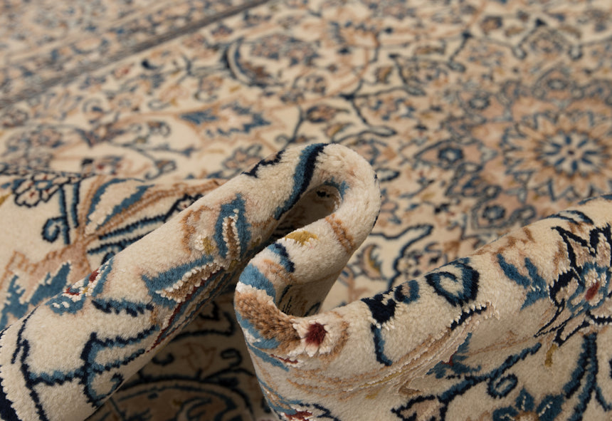 Nain 9la Persian Rug | 300 x 164 cm