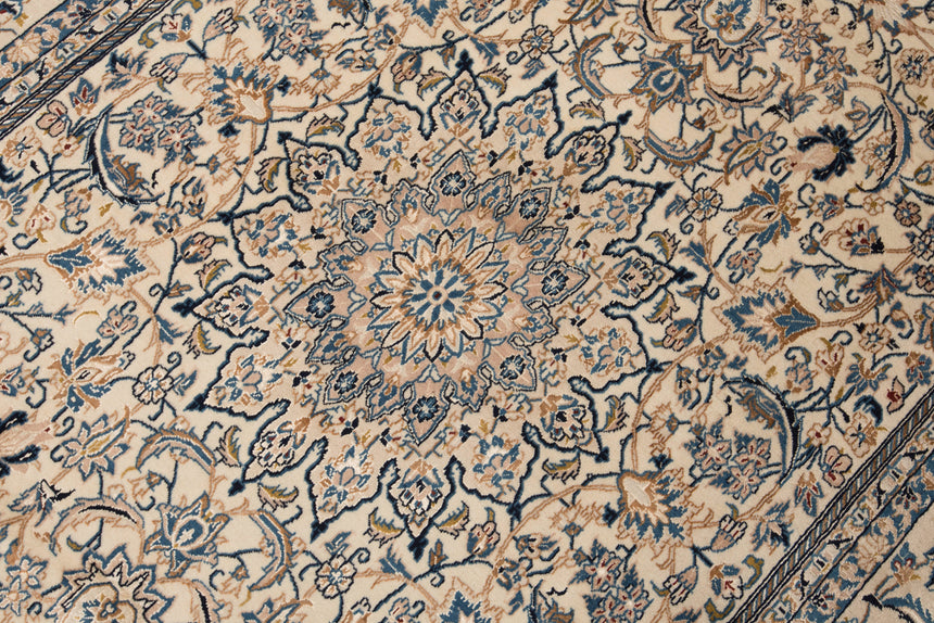Nain 9la Persian Rug | 300 x 164 cm