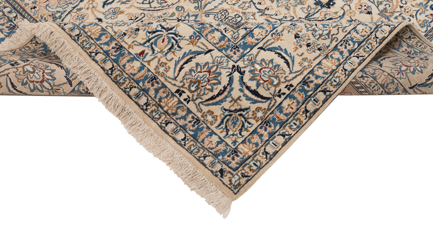 Nain 9la Persian Rug | 300 x 164 cm