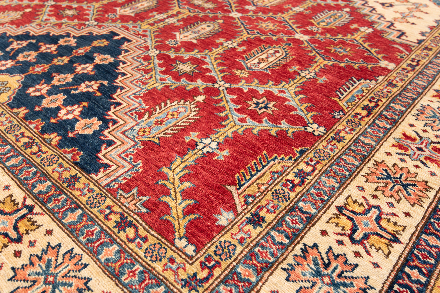 Kazak rug | 318 x 197 cm