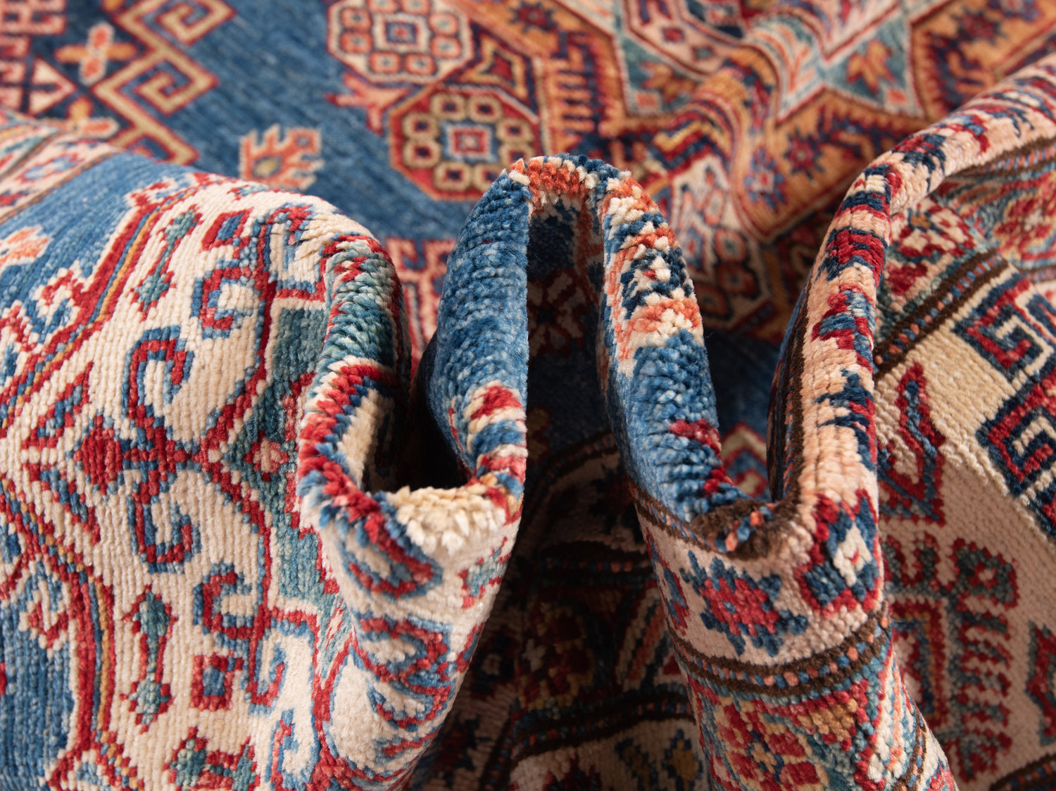 Kazak Rug | 251 x 178 cm