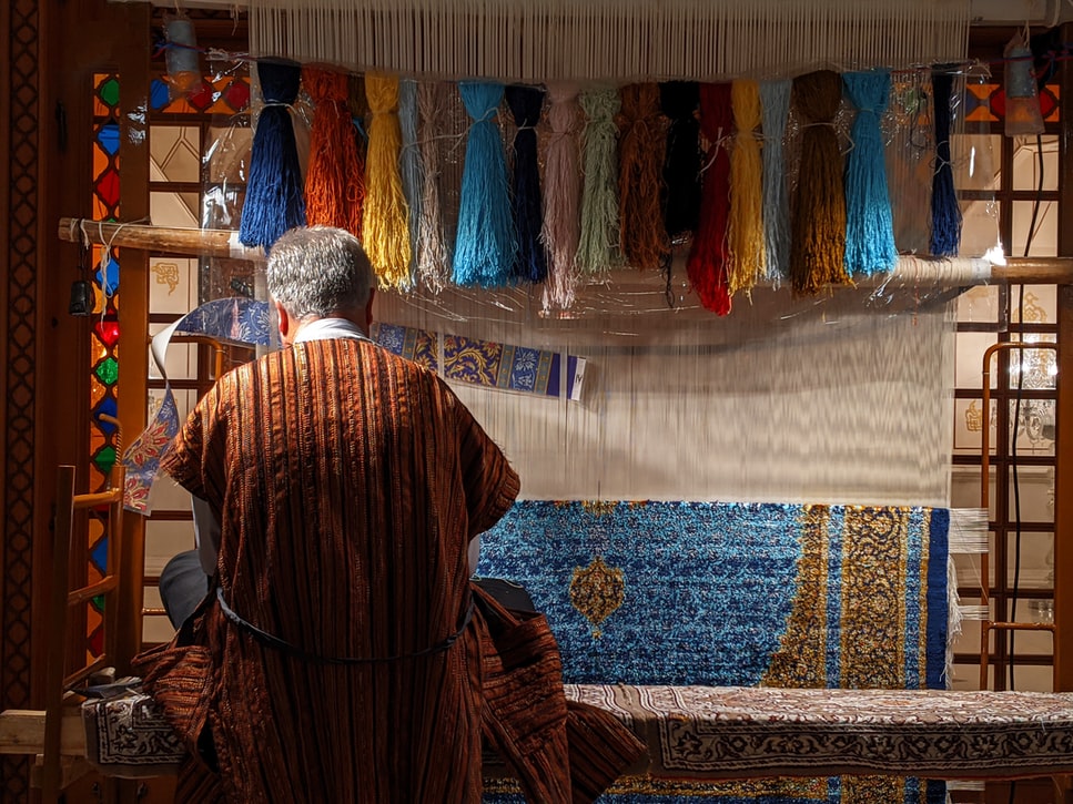 ¿Cómo se fabrica una alfombra persa?