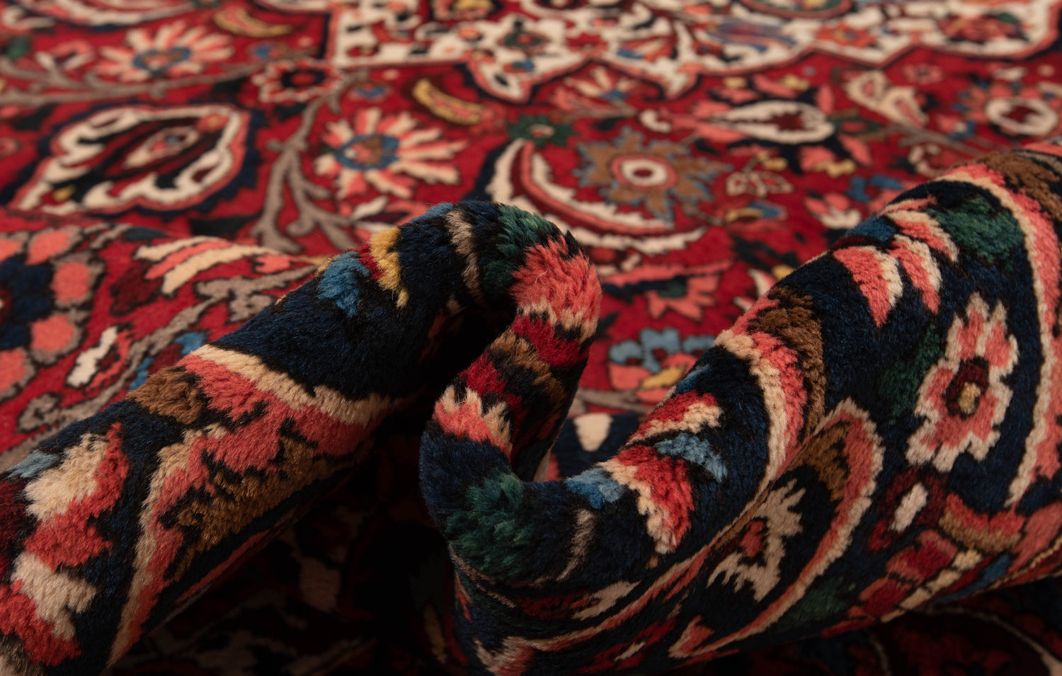 Bakhtiar Persian Rug | 447 x 320cm 