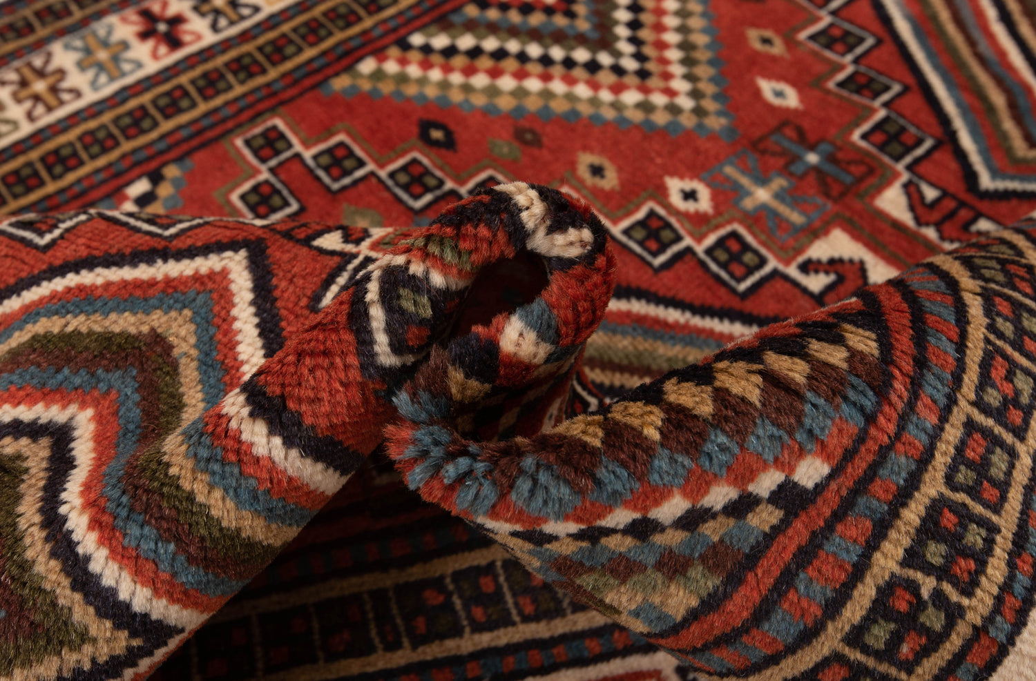 Shiraz Persian Rug | 182 x 113cm 