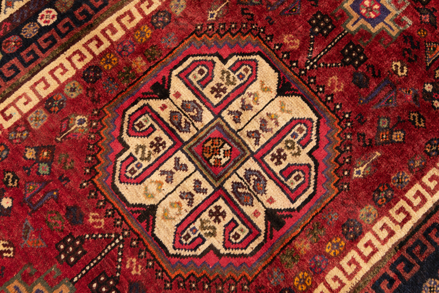 Shiraz Persian Rug | 164 x 118cm 
